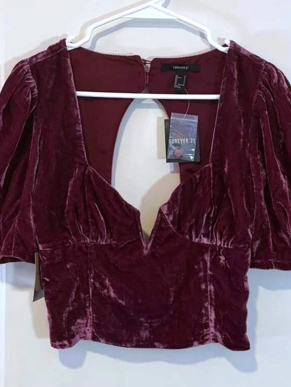 Forever 21 Velvet Crop Top Womens Small Plum NWT Open Back Puff Sleeve V-Neck